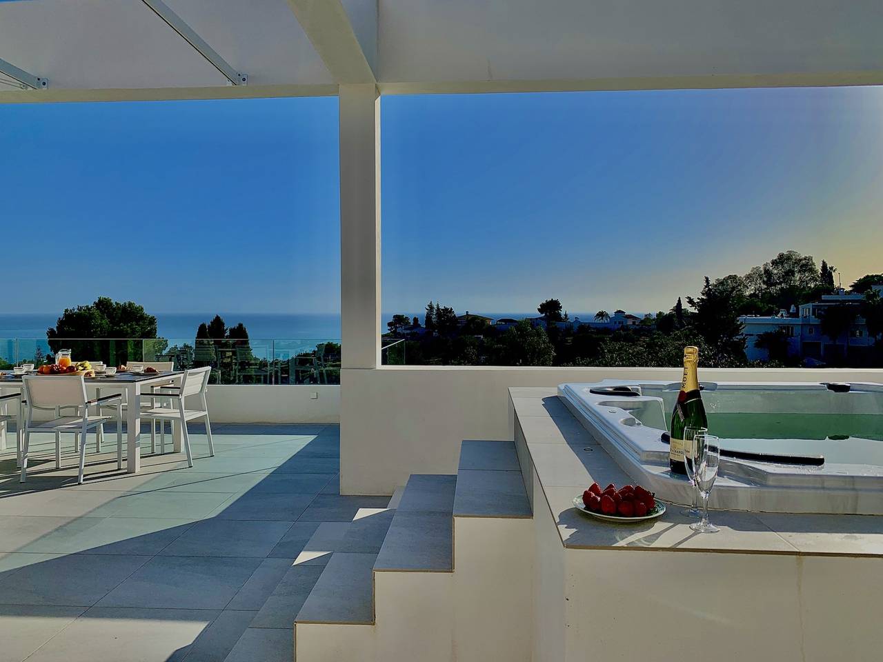 Oasis - Luxury Villa in Benalmádena with Jacuzzi in Torremuelle, Benalmádena