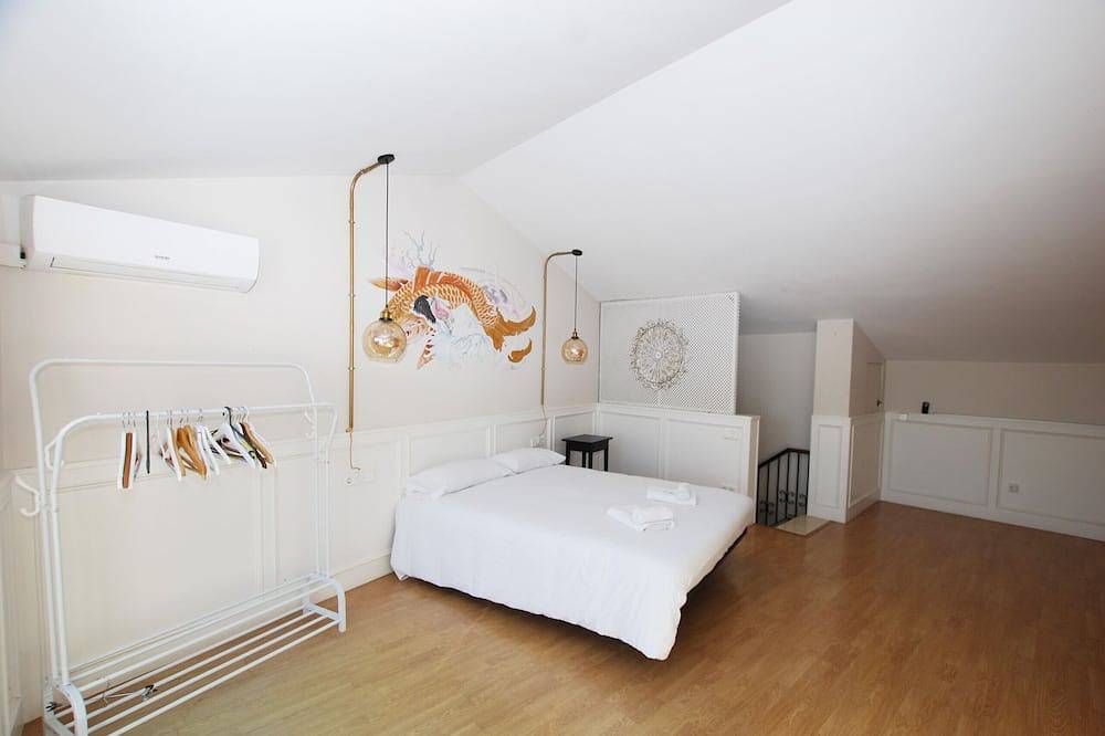 Entire apartment, Masnou Chill - Penthouse Terrace in front of the Beach in el Masnou, Costa del Maresme