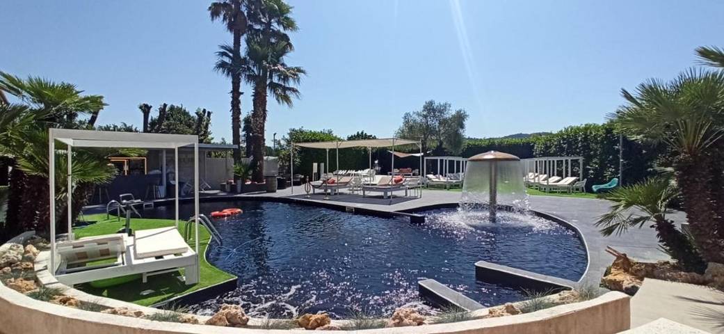 Hotel para 4 personas, con sauna y jardín además de vistas y piscina, Se admiten mascotas - 1