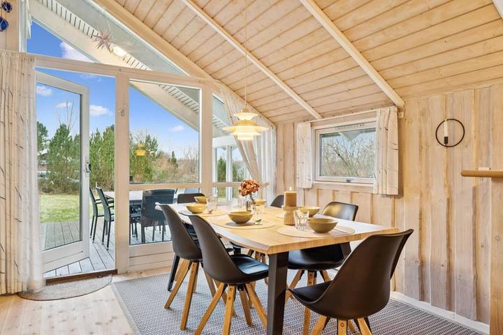 Familienfreundliches, gepflegtes Ferienhaus mit Sauna und E-Ladestation nahe Gjerrild Strand in Gjerrild Nordstrand, Grenaa
