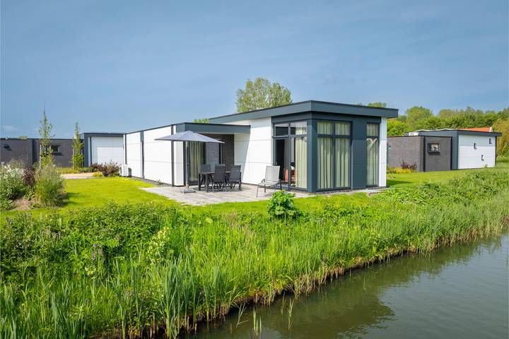 Bungalow voor 4 personen, met balkon/terras en terras in Biddinghuizen