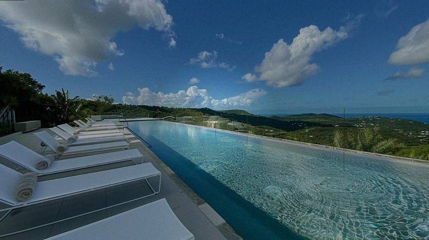 Location de vacances pour 16 personnes, avec terrasse ainsi que vue et piscine, animaux acceptés à Roca Llisa