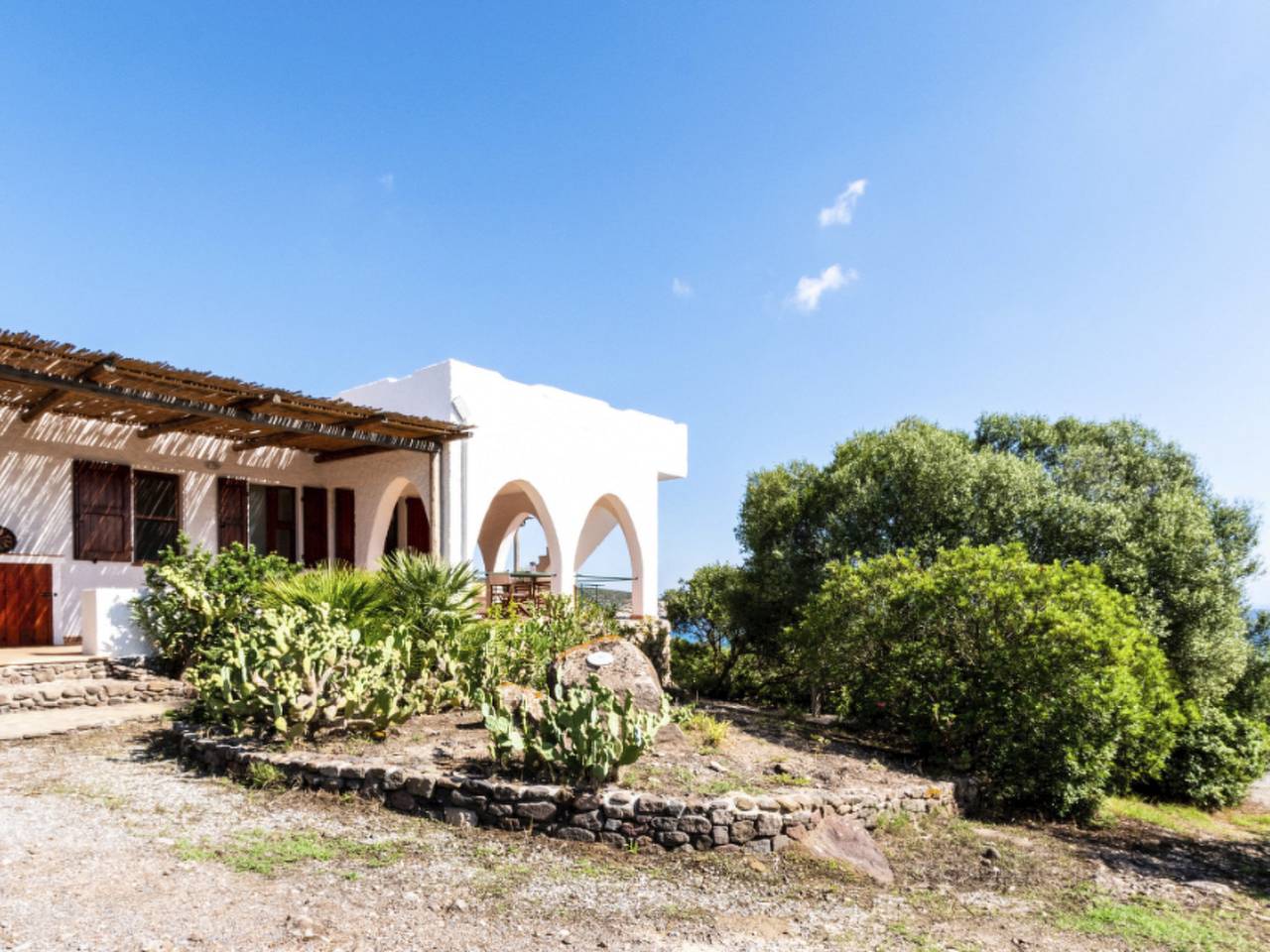 Haus in Sant'antioco mit überdachtem Parkplatz in Peonia Rosa, Sant'Antioco