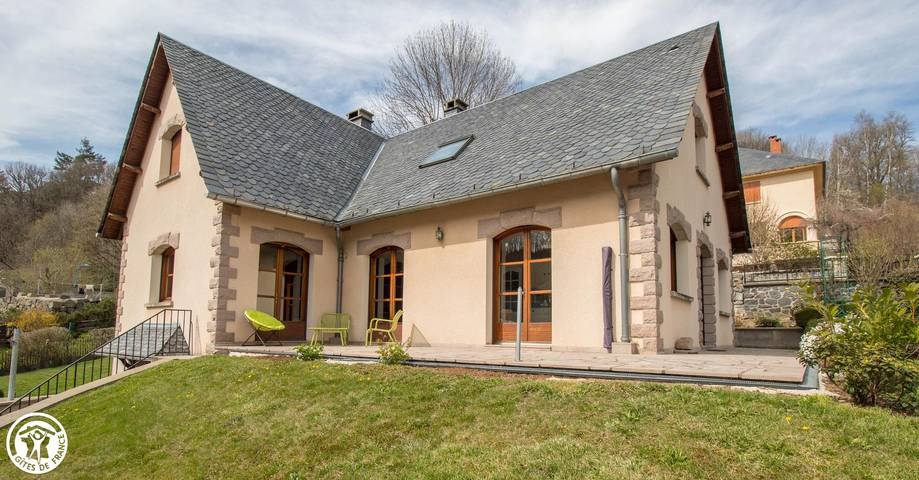 Gîte for 6 people, with garden and view as well as terrace - 1