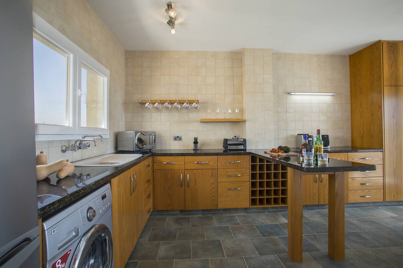 Ganze Wohnung, Lordos Sunshore Beachfront Suite in Larnaca Bezirk