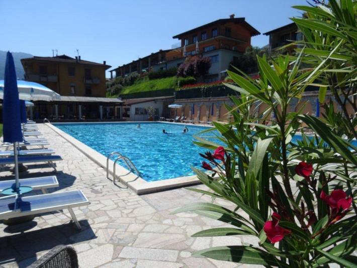 Ferienwohnung für 5 Personen, mit Balkon und Pool in Tignale