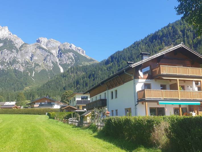 Ferienwohnung für 4 Personen, mit Balkon und Garten sowie Sauna und Ausblick in Tennengau - 2