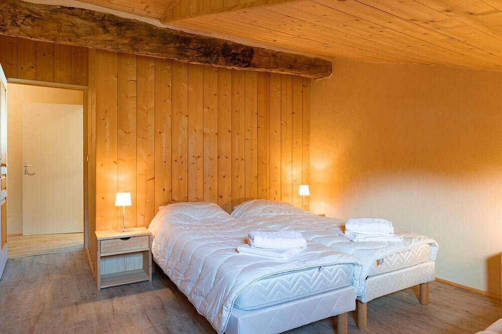 Eco-Logis du Clos des Tilleuls Gîte with Mountain View, Shared Terrace and Garden in Die, Parc naturel régional du Vercors