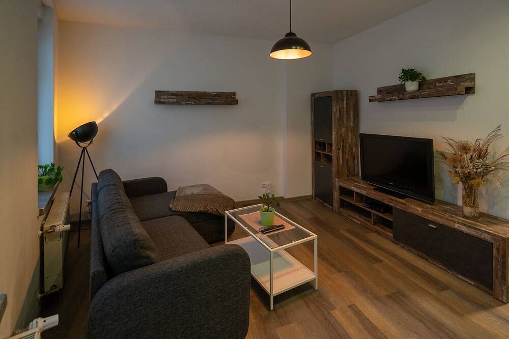 Ganze Wohnung, Kleine Eigentumswohnung in Bernburg, Region Salzlandkreis