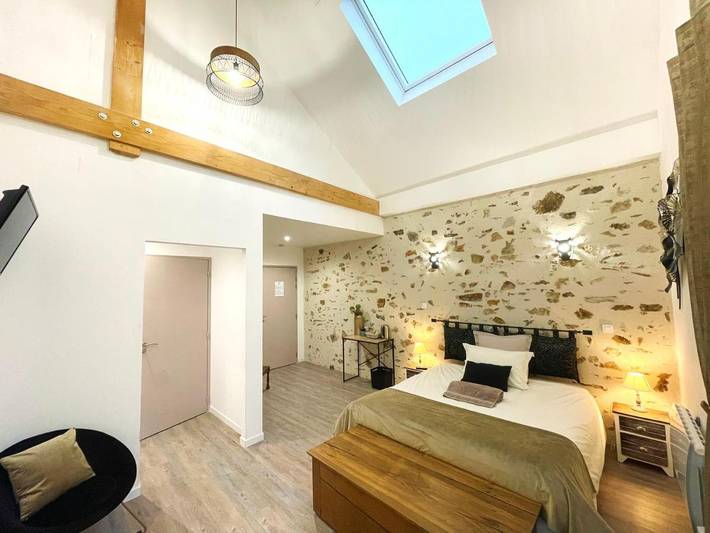 Maison d’hôte pour 2 personnes, avec piscine et vue ainsi que bassin pour enfant et jardin dans Maine-et-Loire