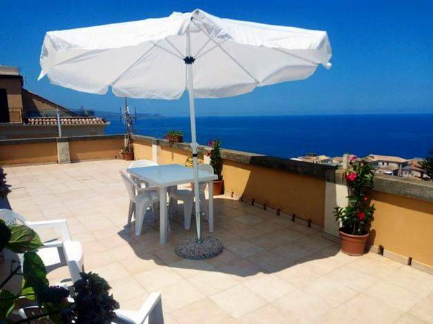 Gîte pour 7 personnes, avec vue et terrasse, animaux acceptés à Pizzo - 4