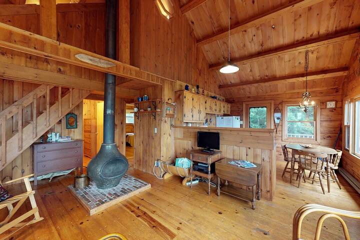 Log cabin for 6 people, with terrace in Moosehead Lake
