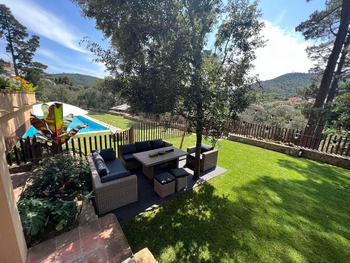 Chalet para 12 personas, con jardín además de piscina y vistas, Se admiten mascotas en Maresme - 3