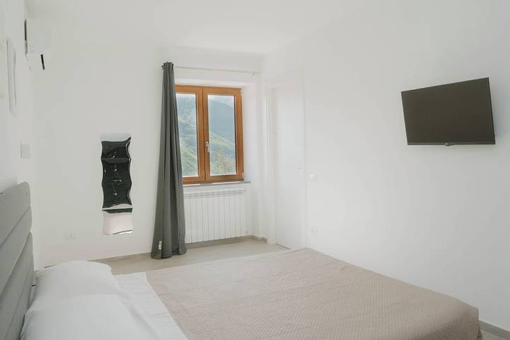 Appartamento intero, Tramonti Sunset Retreat | Jacuzzi, Panoramic Terrace & Amalfi Coast ⭐ in Tramonti, Monti Lattari