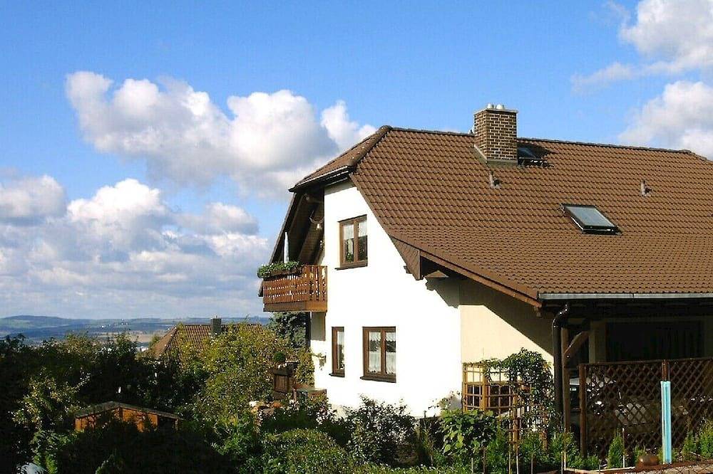 Geheel appartement, Comfortabel appartement hoog boven Dresden aan de top van de vallei Elbe in Schönfeld-Weißig, Dresden