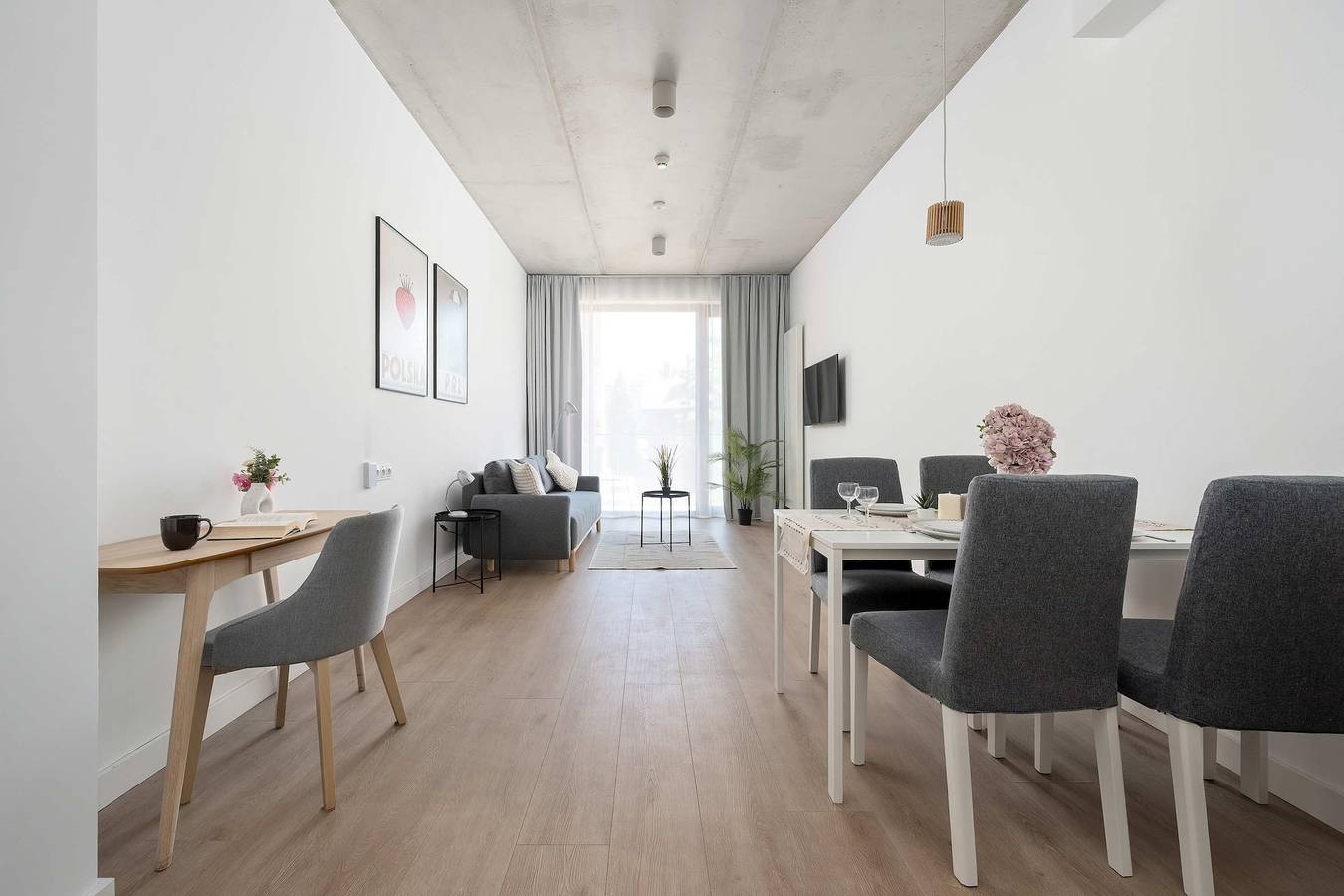 Ganzes Studio, Modern Studio with a Balcony   A Place to Work in Breslau, Niederschlesien