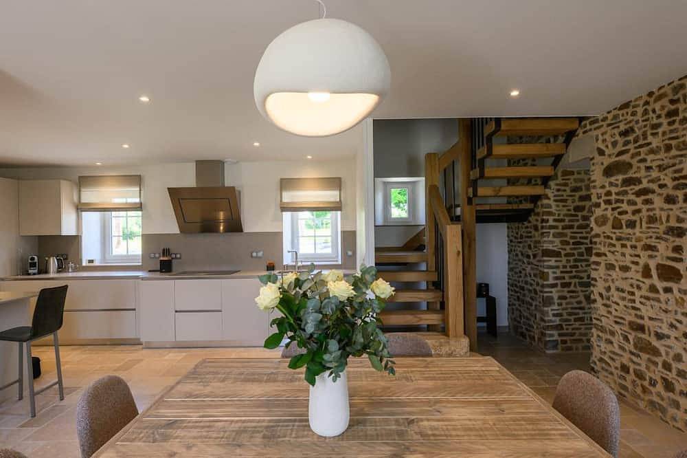 Maison de Charme avec Piscine Privée, Salle de Fitness et Sauna in Saint-Sauveur-le-Vicomte, Côte de la Déroute