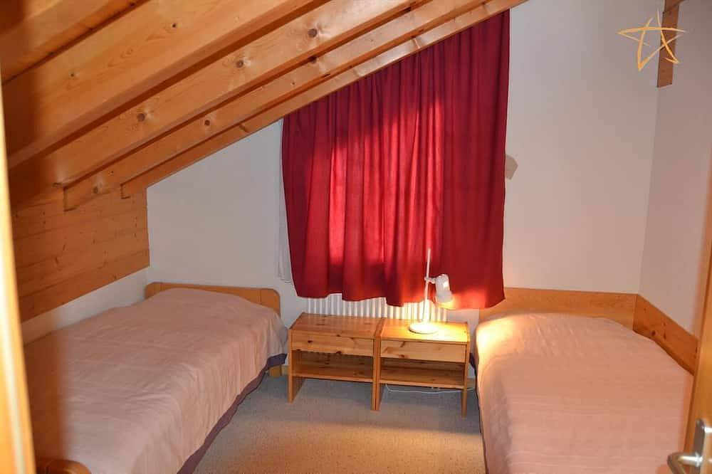 Ganze Wohnung, Aussen : Grosszûgige sonnendurchflutet Wohnung, 4 Raume mit Süd-Balkon, für 5 Personen -Innen : 96 q in Saint Luc, Anniviers