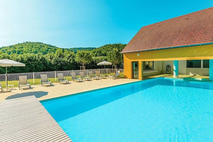 Ferienhaus für 4 Personen, mit Terrasse und Balkon/Terrasse sowie Pool - 1