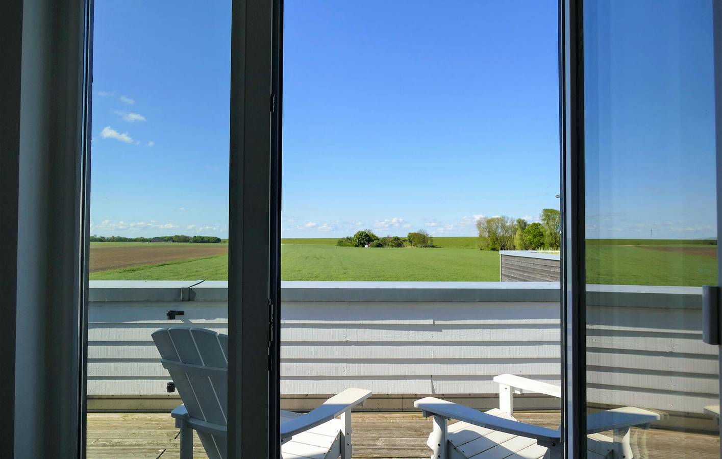 Coastline Getaway: Modern Apartment with Parking & Terrace in Tossens, Butjadingen