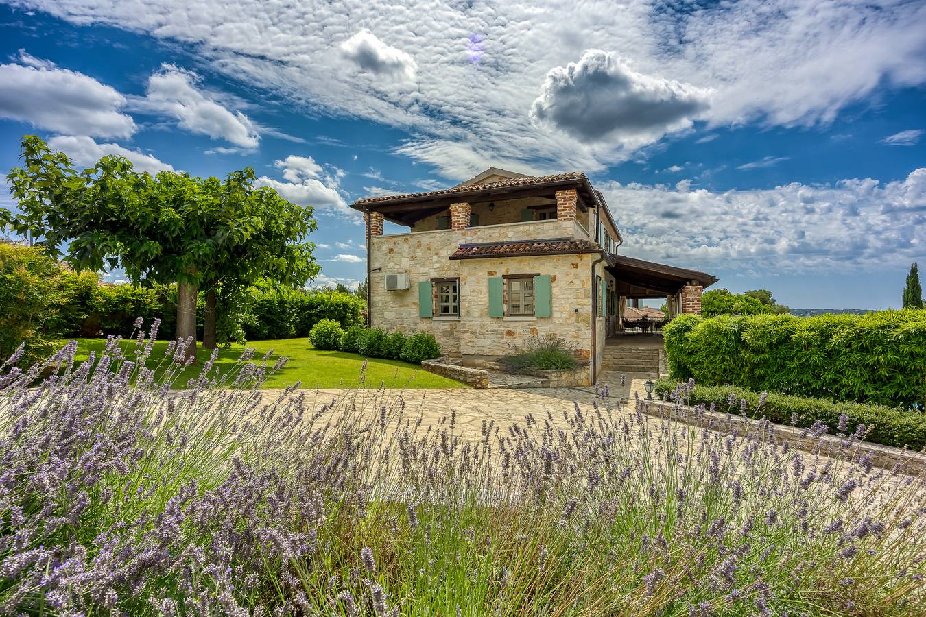 Vila Amyra With Pool in Sveti Lovreč Pazenatički, Centraal Istrië