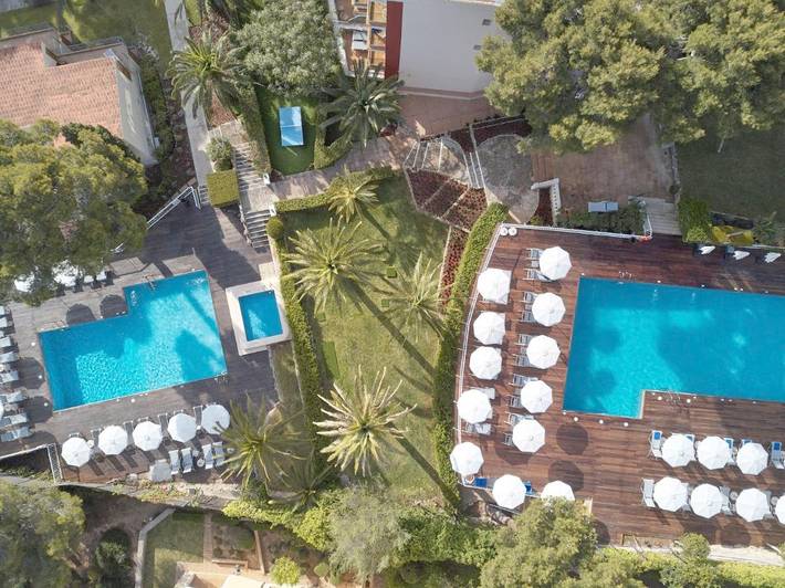 Hôtel pour 3 personnes, avec Balcon et Terrasse ainsi que Jardin et Piscine à Illetes