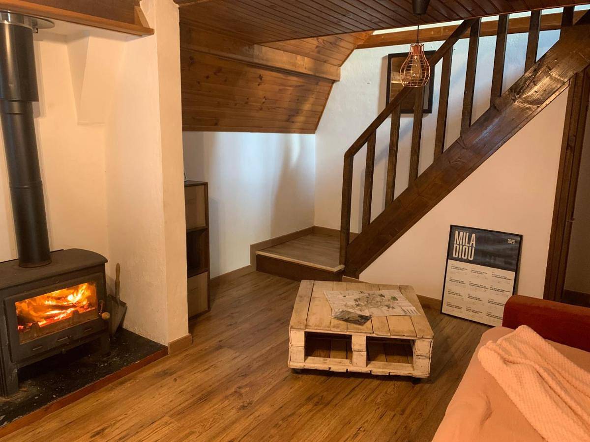 Two-Bedroom House in Castelnau-de-Mandailles, Parc naturel régional de l'Aubrac