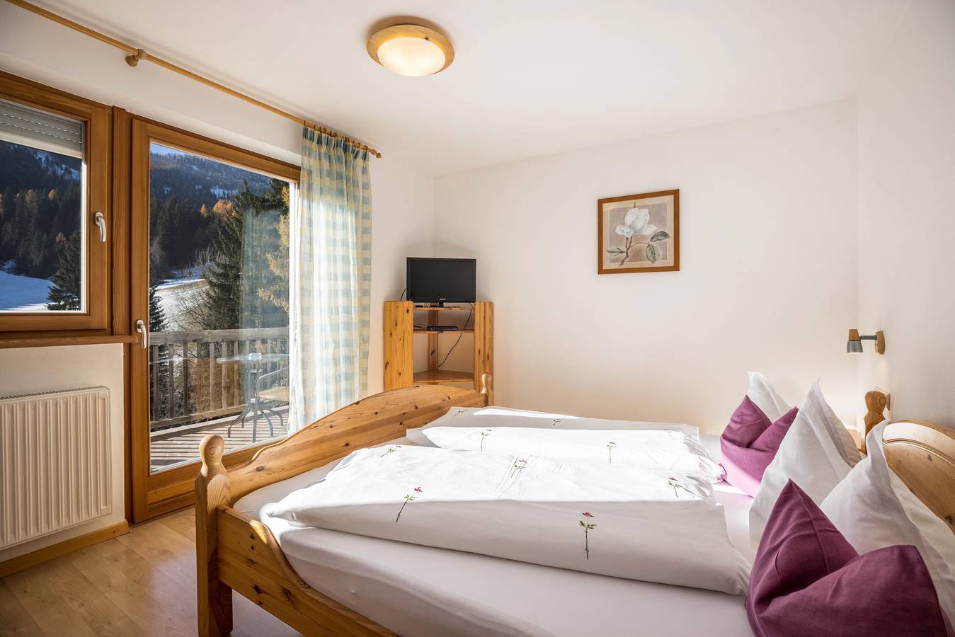 Ganze Wohnung, Bnb Lettnerhof – Balcony Familysuite. Mitten im Grünen, Südbalkon, Bergblick, Wlan. in Welsberg-Taisten, Östliche Dolomiten
