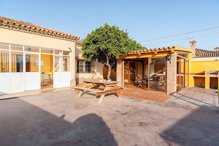 Familienorientiertes Ferienhaus "Casa Chiqui" mit Pool, WLAN & Klimaanlage in Conil de la Frontera, Costa de la Luz