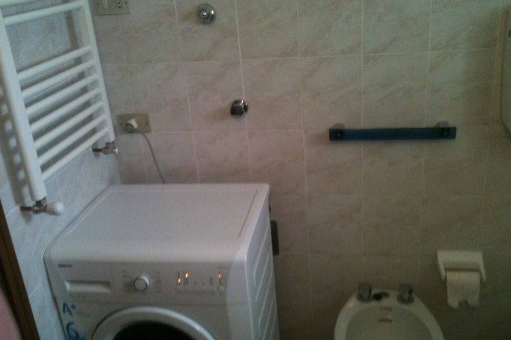 Ganze Wohnung, Wohnung mit herrlichem Blick auf den See und die Berge, kostenloses Wlan, ruhig. in Nobiallo, Gemeinde Menaggio