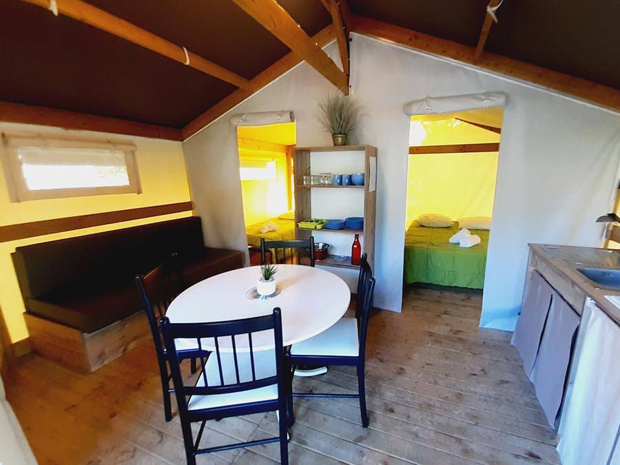Camping la Venise Verte - Tente en toile et en bois 4 personnes - Ecolodge Toile & Bois 30m² (2 chambres - 4 personnes) dont terrasse couverte 8m² - Sans sanitaires in Coulon, Région de Niort
