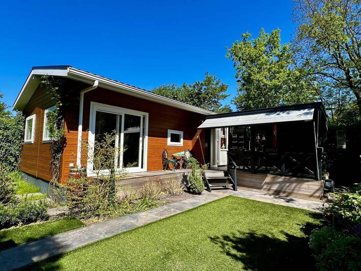 Vakantiehuis voor 2 personen, with sauna and zwembad as well as tuin, kindvriendelijk in Sint Maartensvlotbrug