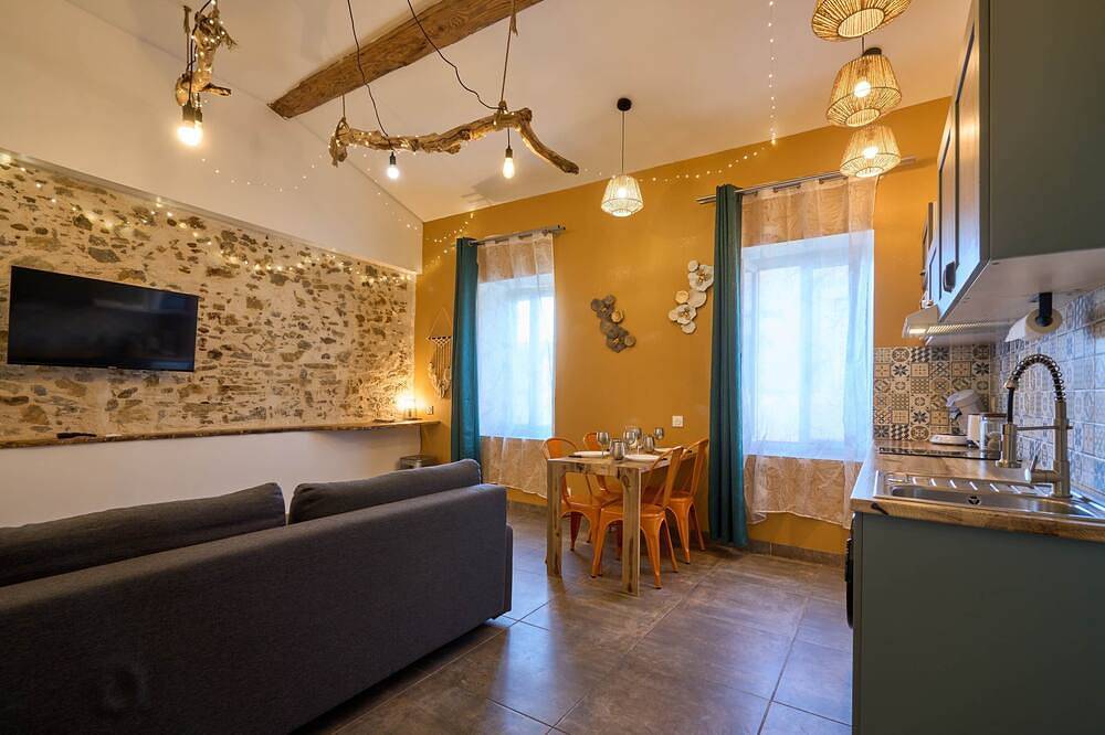 Appartement entier, Appartement 4 pers Calme & Confort - Clim - Centre in Carcassonne, Région de Carcassonne