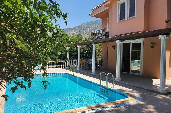 Villa for 6 people, with pool, with pets in Hisaronu