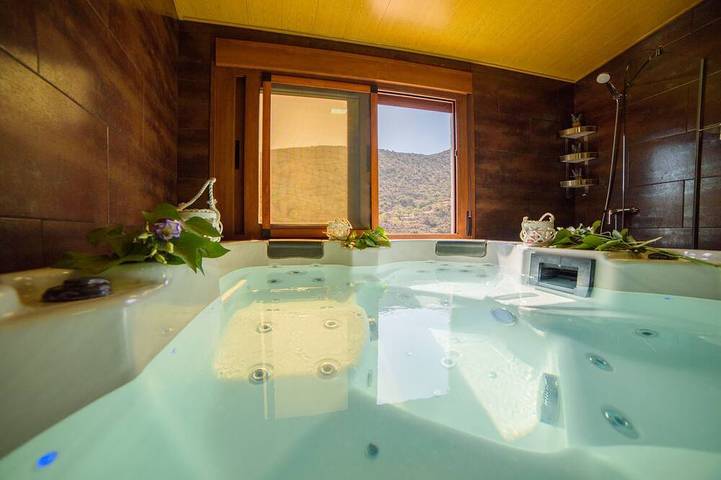 Gîte pour 2 personnes, avec Balcon ainsi que Jacuzzi et Piscine