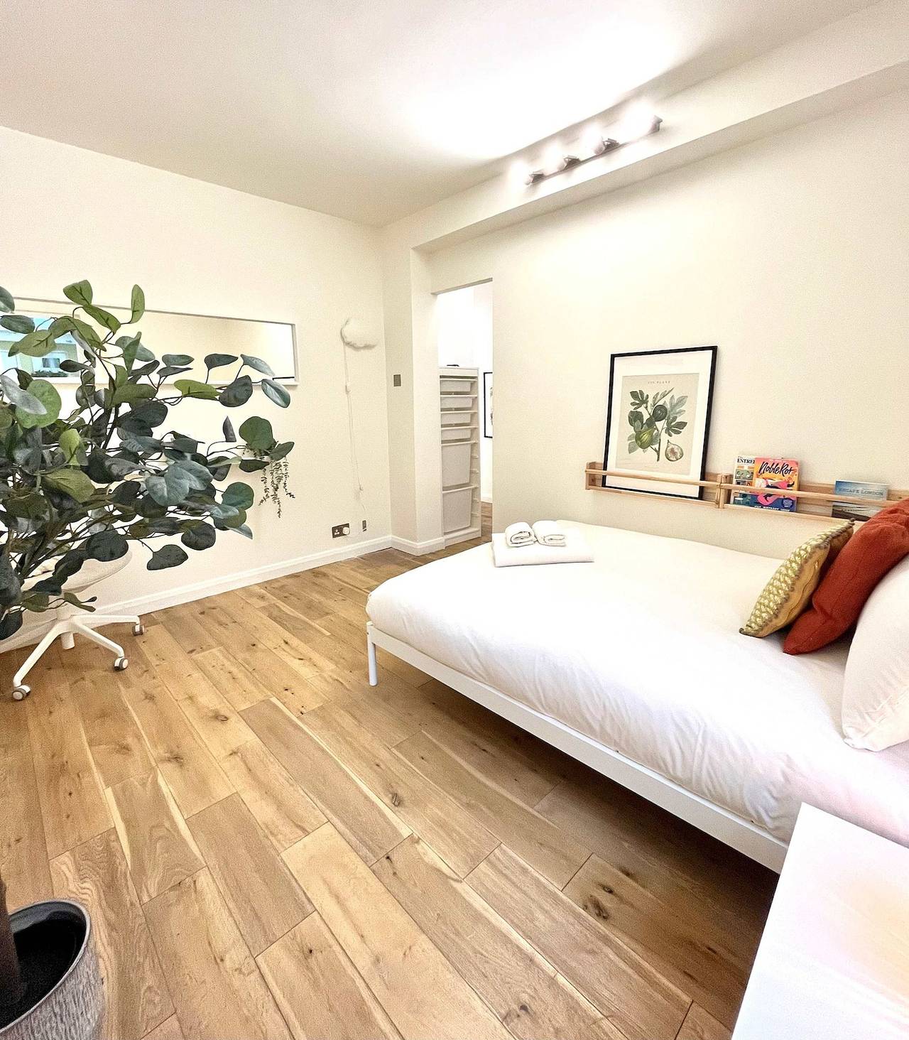 Entire apartment, The Secret Garden Fulham in Hammersmith and Fulham, London