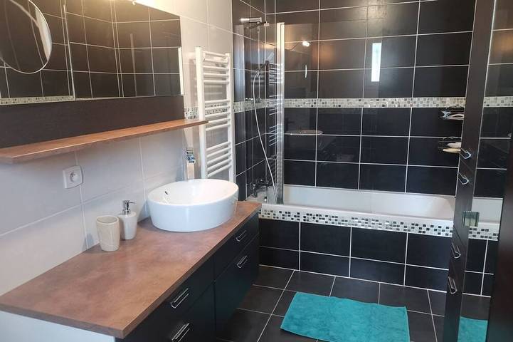Location de vacances pour 5 personnes, avec Terrasse et Jardin à La Crau - 4