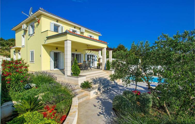 Urlaub am Meer: 1 km zum Strand, Pool, Terrasse, WLAN & Küche! in Kukljica, Insel Ugljan