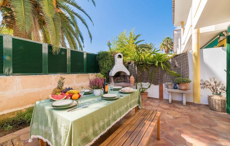Gemütliches A/C Apartment mit Terrasse in der Nähe von Cala de n'Aladern Strand in Font de sa Cala, Capdepera