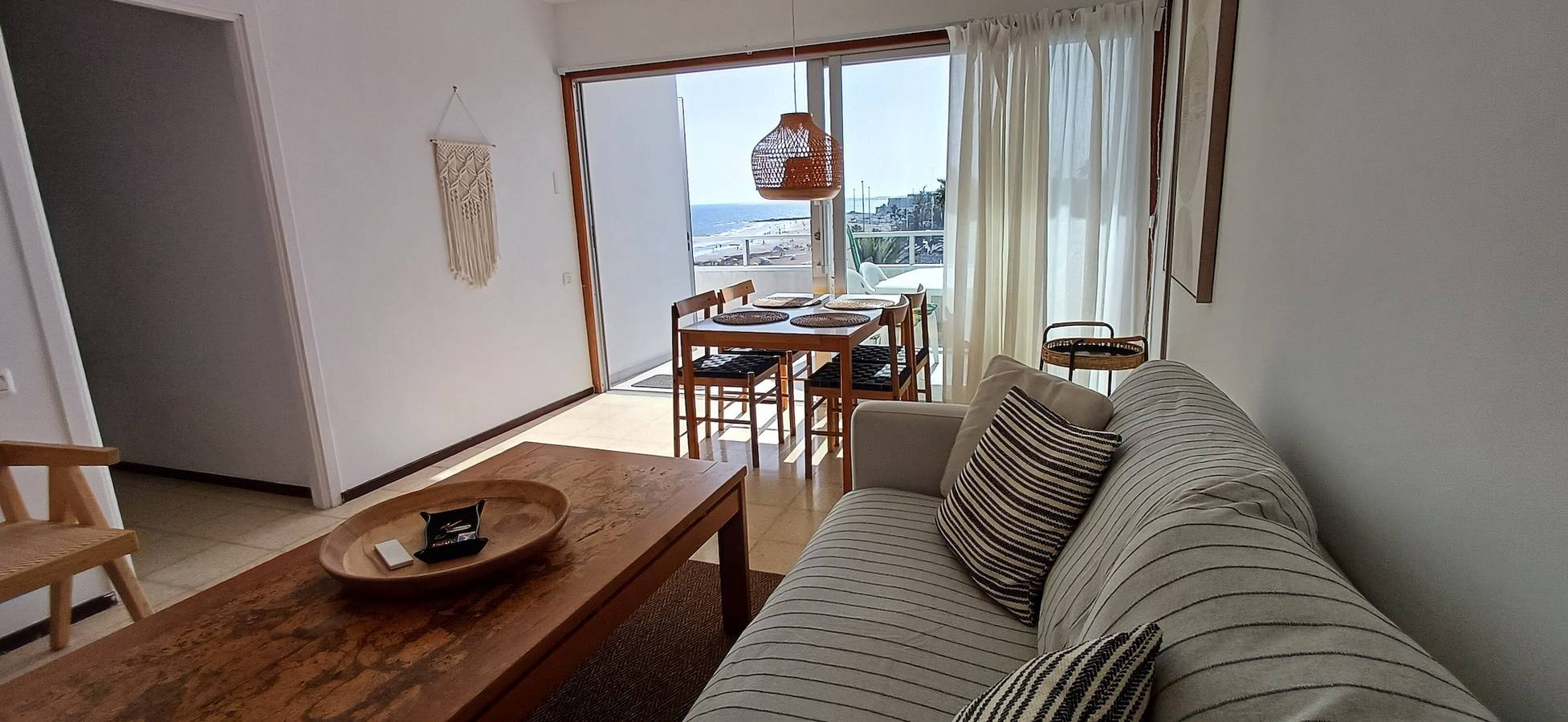 ‚A La Playa‘ – Meerblick, private Terrasse & Wlan in San Agustin, San Bartolomé de Tirajana