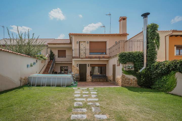 Chalet para 20 personas, con balcón y jardín - 1