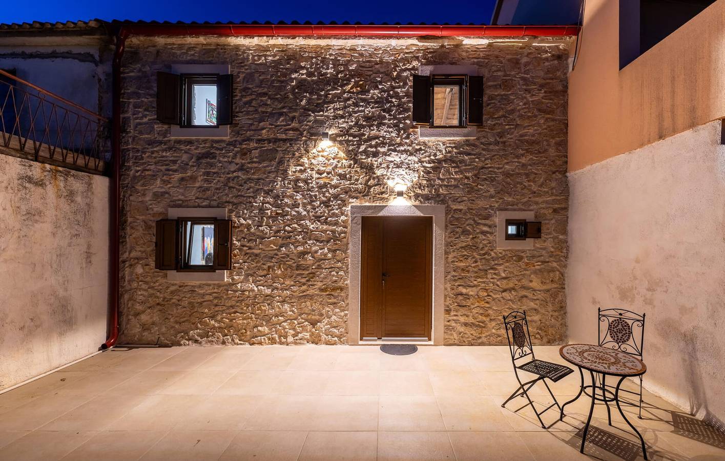 Gemütliche Wohnung mit Pool, WLAN und Parkplatz in Küstennähe in Novigradsko More, Zadar