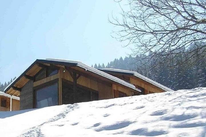 Gîte pour 10 personnes, avec Balcon ainsi que Terrasse et Jardin à La Rivière-Enverse