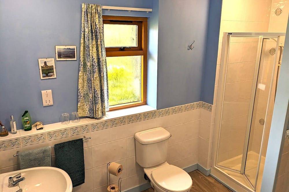 Thairn cottage ideal for 2, rural, 3 miles from Kelso. Wood stove All on 1 level in Scottish Borders
