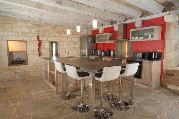 Location de vacances pour 6 personnes, avec terrasse ainsi que piscine et jardin à La Cassagne - 4