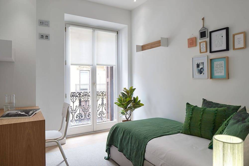 Entire apartment, Easo Suite 2B in Playa de la Concha, San Sebastian