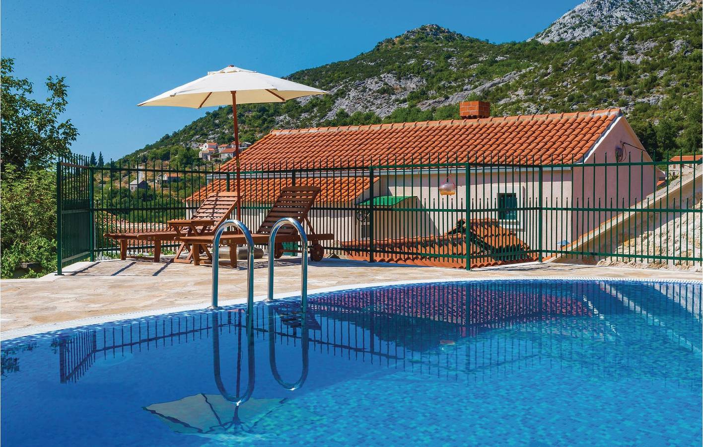 Gemütliche 1-Zimmer-Wohnung mit Pool, WLAN und 2,5 km Entfernung zur Küste in Dubrovnik-Neretva