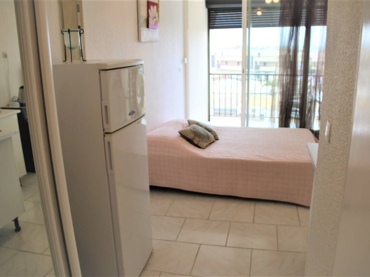 Entire studio, Studio for 2 with parking in Cap d'Agde, balcony, sea in Cap d'Agde, Agde