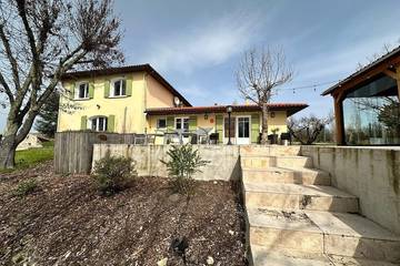 Cottage pour 8 personnes, avec piscine ainsi que terrasse et jardin à Paulhiac