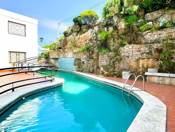 Apartamento para 5 personas, con Terraza y Jardín además de Piscina y Vistas en Vigo